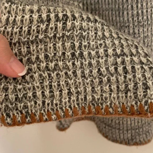 Hem & Thread Knit Pullover Sweater - Medium - Picture 5 of 7